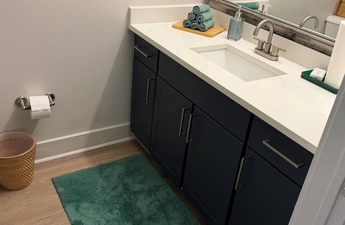Deep Ellum Apartment | The Blue Velvet Suite Deep Ellum Walkable Central Area