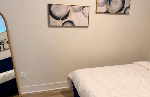 Deep Ellum Apartment | The Blue Velvet Suite Deep Ellum Walkable Central Area