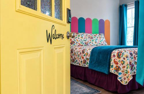 Davis House | The Bluebird Cottage Style Cabin with Hot Tub near Turner Falls and Casinos