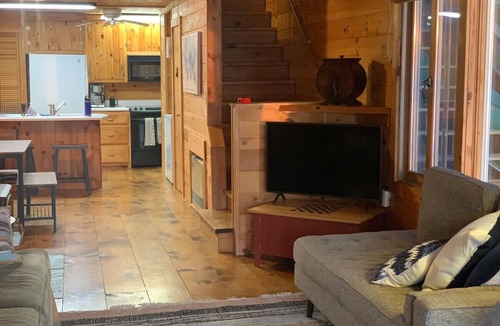 Greenville Cabin | The Boathouse-* Waterfront*Dock*Pet Friendly*Mountain Views