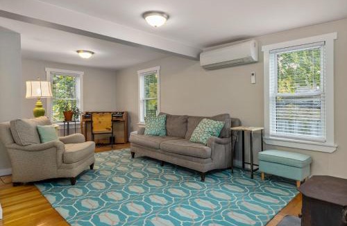 Munjoy Hill Apartment | The Brew House - 2nd Floor Private Apartment - Located above Newscapes Brewing