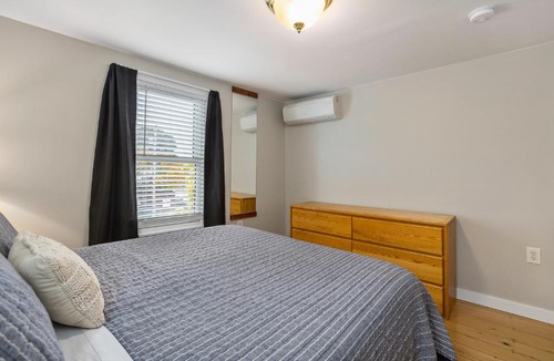 Munjoy Hill Apartment | The Brew House - 2nd Floor Private Apartment - Located above Newscapes Brewing