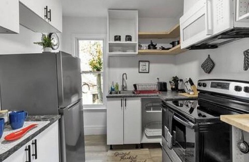 Buffalo House | The Buffalo Loft - 3 BR, Pet Friendly, with an Outdoor Fire Pit