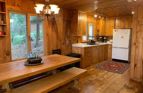 Greenville Cabin | The Bunkhouse *Waterfront* Sleeps 17* Pet friendly