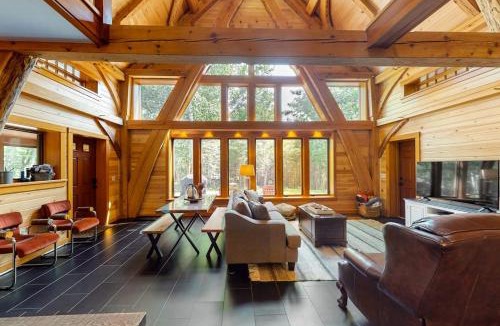 Franklin House | The Cabin on 32 wooded acres - tranquil new-build with sauna & forested views