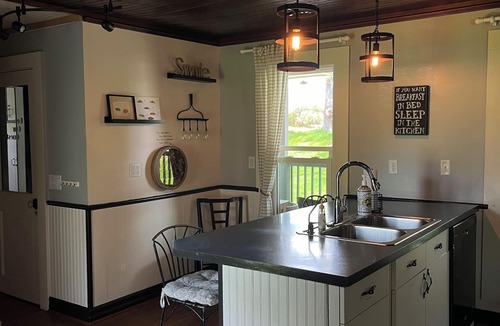 Wales Center House | The Cottage