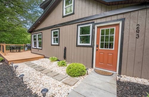 Montrose Cabin | The Cozy Cabin | Hot Tub & Fire Pit | Sleeps 6
