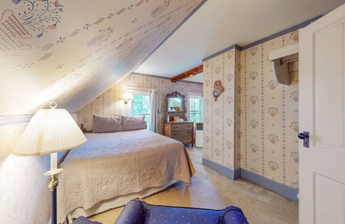 Hancock Point Bed & Breakfast | The Crocker House Country Inn (Rm 9)