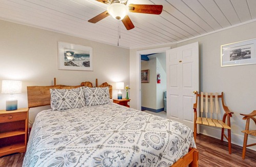 Hancock Point Bed & Breakfast | The Crocker House Country Inn (Rm 11)