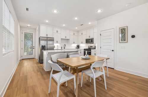 Fayetteville House | The Crystal-0.5 mi to Baum Walker field-1.5 mi to DT