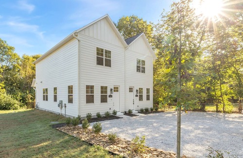 Fayetteville House | The Crystal-0.5 mi to Baum Walker field-1.5 mi to DT