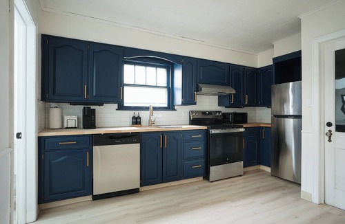 Binghamton Apartment | The Designers Apartment - 5 Minutes to Downtown