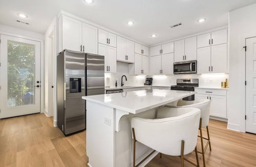 Fayetteville House | The Diamond-0.5 mi to Baum Walker-1.5 mi to DT