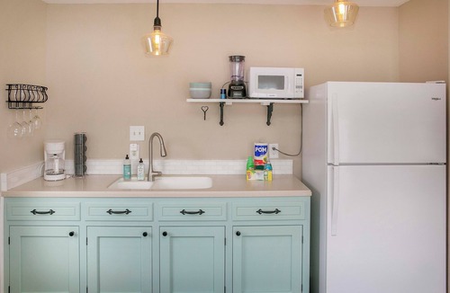 Hammondsport Cabin | The Dockaholic on Keuka is the ultimate Lake lovers getaway!