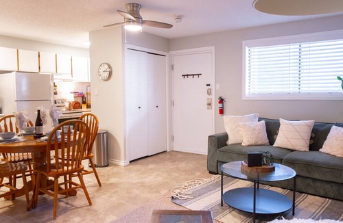 Harrison Hot Springs Apartment | The Drift | Walkable to Beach & Village