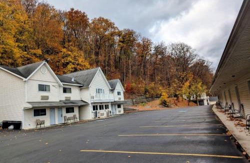 Montour Falls Hotel | The Falls Motel - 2 Mi to " Watkins Glen State Park, Wineries " and 4 Mi to Watkins Glen International Track " The Glen "