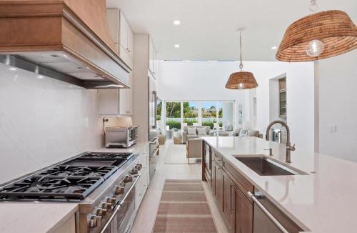 Naples Park House | The Flamingo Retreat - Resort Pool - Walk to Beach