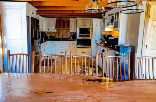 Alexandria Cabin | The Flying Squirrel Lodge-Luxury Lodge Near Raystown Lake and Penn State