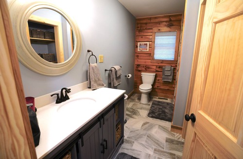 Alexandria Cabin | The Flying Squirrel Lodge-Luxury Lodge Near Raystown Lake and Penn State