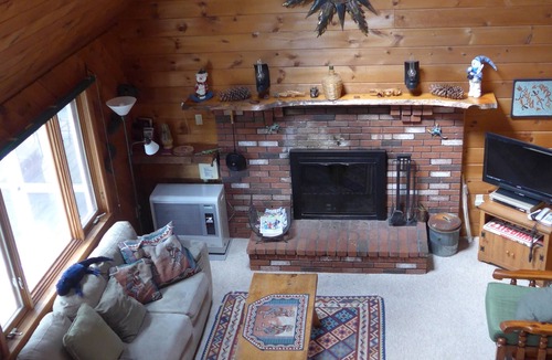 Birch Hill House | The Gecko Inn - Shopping, Santas Village, Skiing, Hot Tub, hikes, families, pets