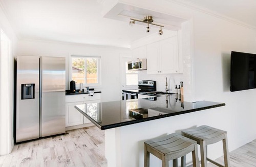 Naples Park Apartment | The Gem! Walk or Bike to the Beach, Quality & Comfort