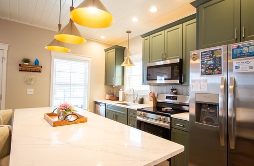 Celina Cottage | The Getaway: 3 bed/2 bath Lakeside Cottage w/King Beds & Hot Tub!
