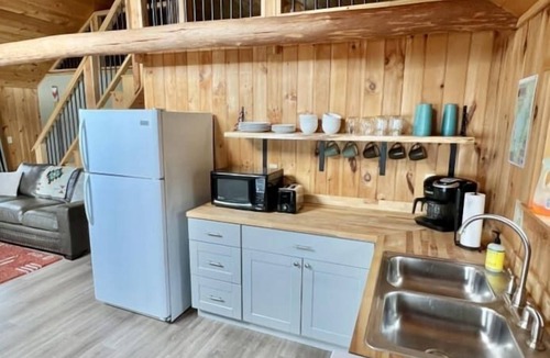Shawmut Cabin | The Getaway- A Cozy Lakeside Cabin