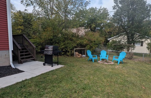 Edinboro House | The Glenshaw- Spacious 5 bedroom home on Lakeside Edinboro