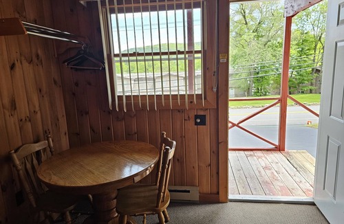 Lake George Cabin | The Gold Eagle Cottage 16
