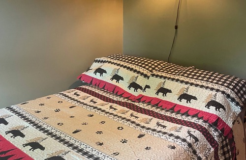 Wells Cabin | "The Good Life Cabin" offers beautiful views of the lake and mountains