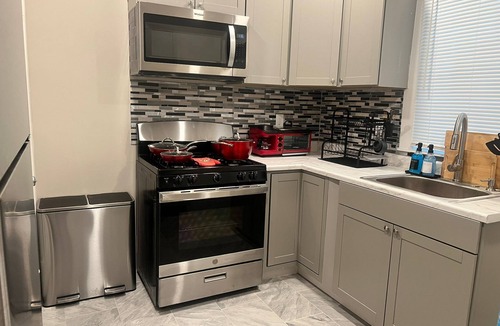 Southside House | The Great Escape with Movie Room near SU!