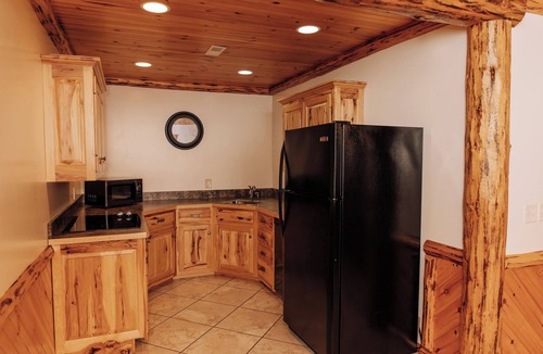 Dundee Cabin | The Great Outdoors Suite: Luxury Lodge Suite in Amish Country, Ohio.