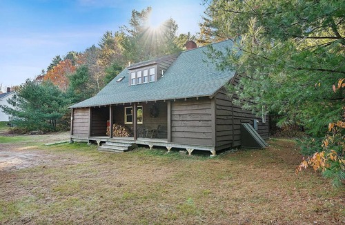 Greenwood Cabin | The Greenwood Cabin nA cozy 3 bedroom retreat with sauna and hot tub!