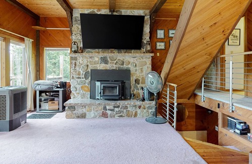 Hartland Cabin | The Hawk's Eye | Lakefront cabin with dock, kayak, fireplace, balcony, grill