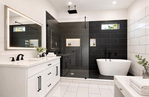 Dallas House | The Hollywood House a Luxury Home With an Outdoor Kitchen and 100 Inch TV