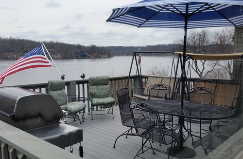 Bella Vista House | "The Lake House at Bella Vista". LAKEFRONT access to beautiful Loch Lomond!