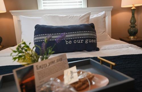 Geneva-on-the-Lake Hotel | The Lakehouse Inn Geneva