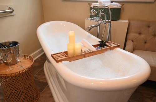 Geneva-on-the-Lake Hotel | The Lakehouse Inn Geneva
