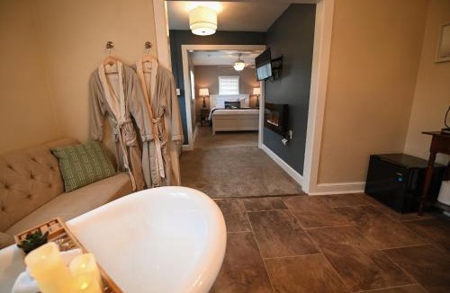 Geneva-on-the-Lake Hotel | The Lakehouse Inn Geneva