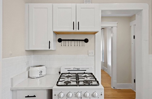 Edgewater House | The Lakewood Belle! Family Friendly Home -10 mins to Downtown