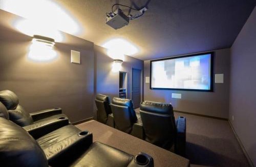 Eden House | The Ledges Ski Getaway Hot Tub & Theater Room