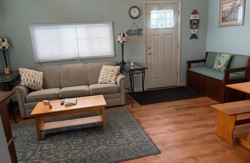 Pymatuning Central Cabin | The Lil Cottage By The Lake