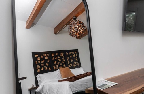 Ellicottville Cabin | The Lincoln Boutique Motel- Upper Deluxe King #7