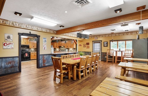 Bladensburg Cabin | The Little Lodge. Disconnect from your fast pace with friends and family.