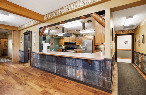 Bladensburg Cabin | The Little Lodge. Disconnect from your fast pace with friends and family.