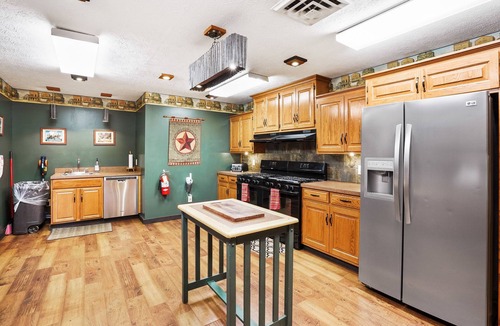 Bladensburg Cabin | The Little Lodge. Disconnect from your fast pace with friends and family.