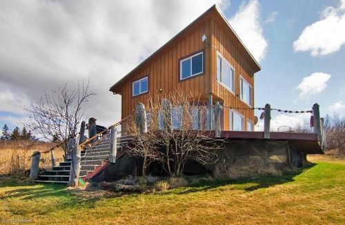 Diamond Ridge Ski Chalet | The Lookout - ALASKA SIZED VIEWS
