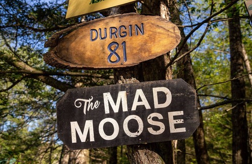 Stoneham Cottage | The Mad Moose on beautiful Keewaydin Lake