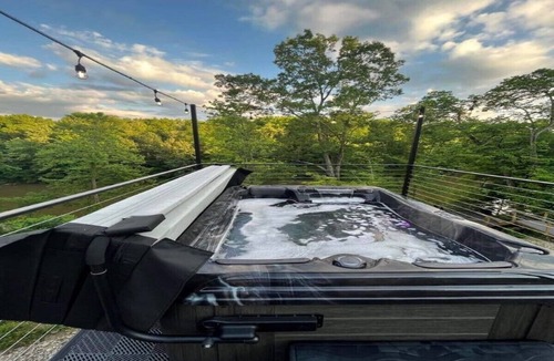 Berlin Center Cabin | The Mahoning River Lodge Container with hot tub