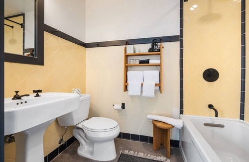 East Liberty Hotel | The Maverick by Kasa